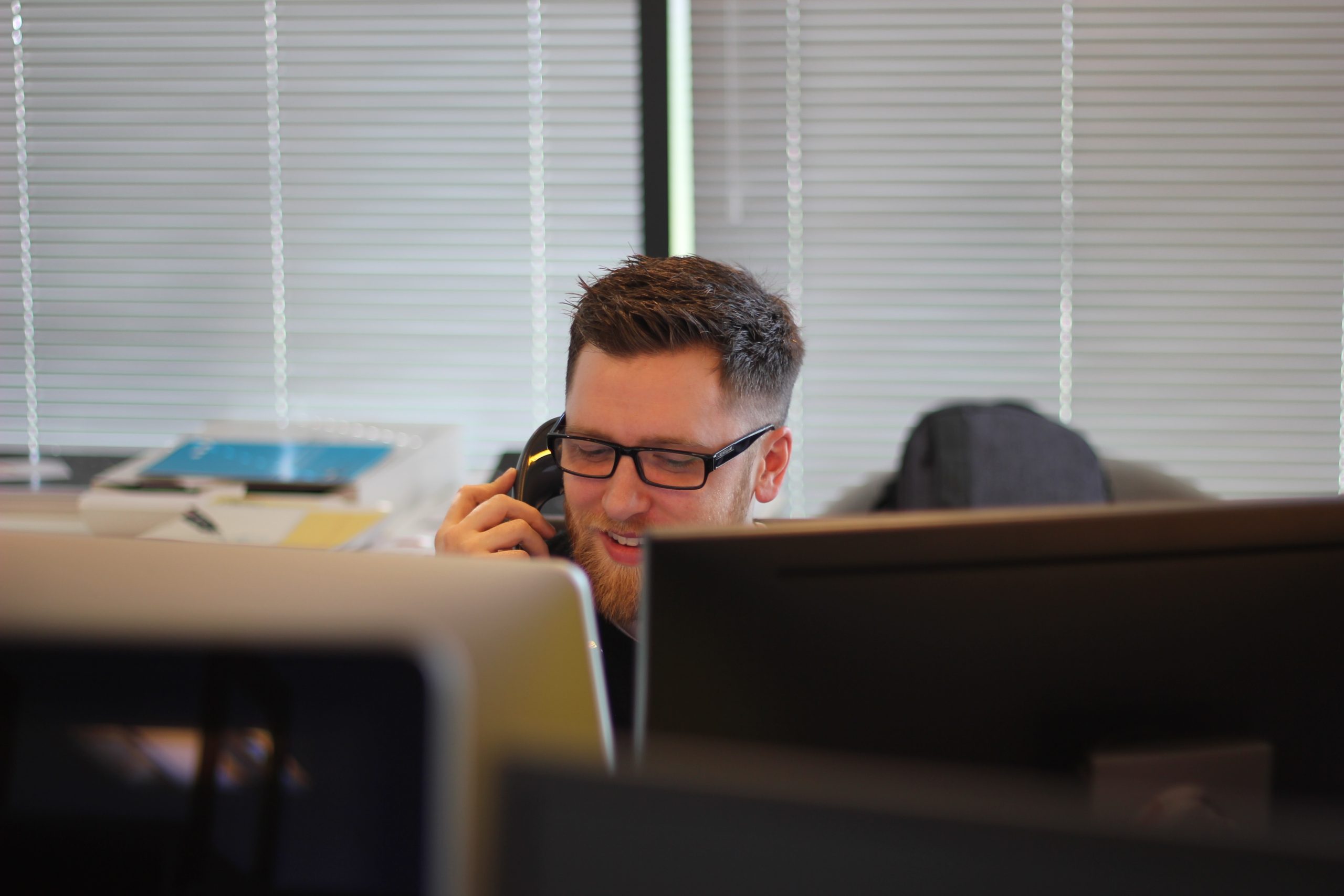 support person on the phone to a customer